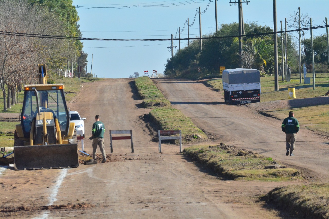 Inició una nueva obra de cordón cuneta sobre calle Guex