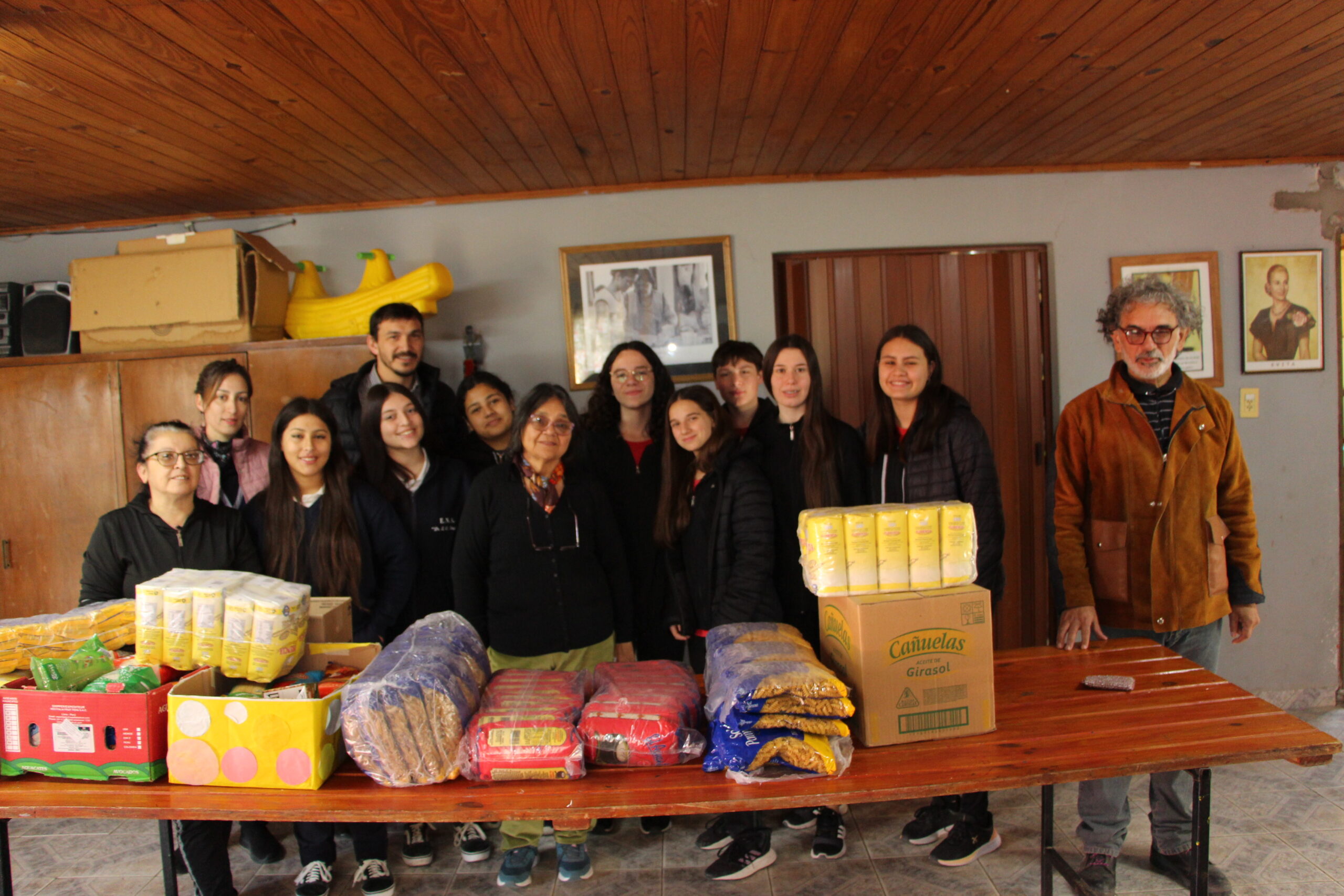Jóvenes elisenses hicieron entrega al Comedor Evita de alimentos resultantes de la jornada solidaria