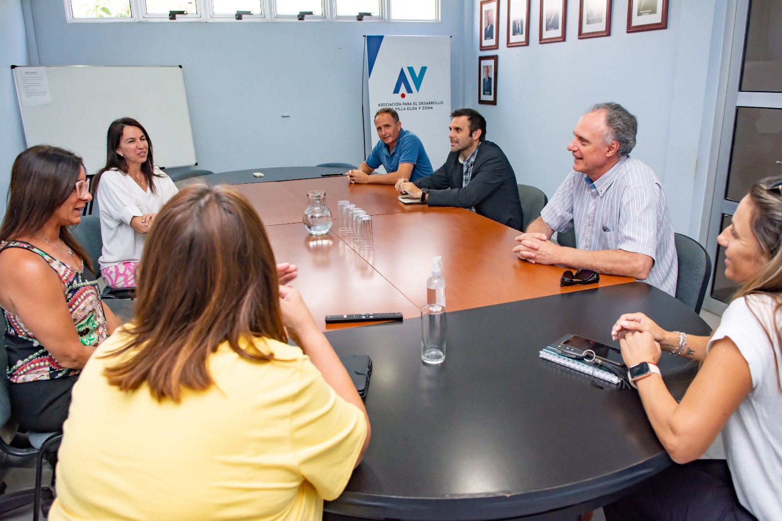 Reunión en Villa Elisa con la Directora de Parques Industriales