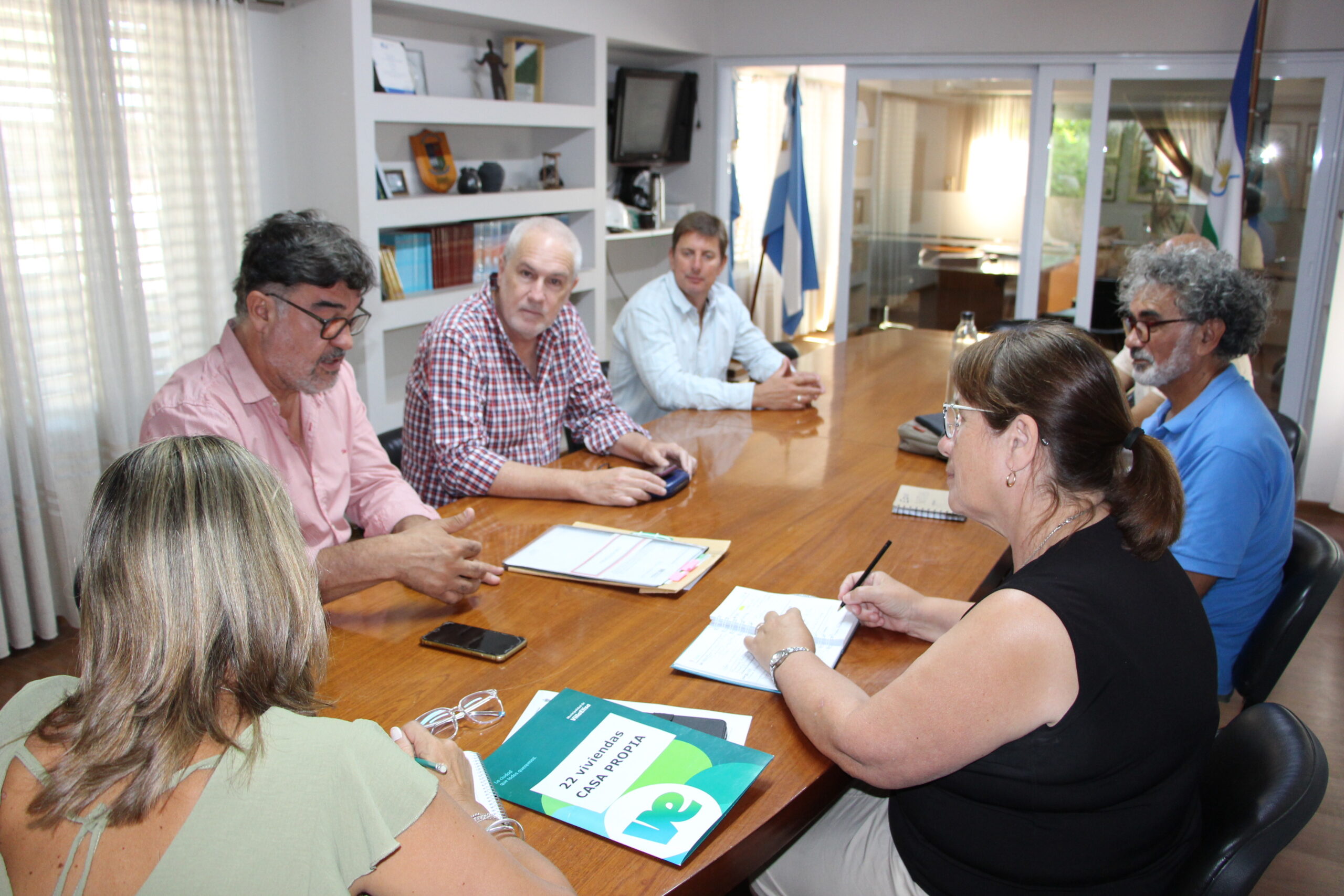Se analizaron las soluciones habitacionales con autoridades del IAPV