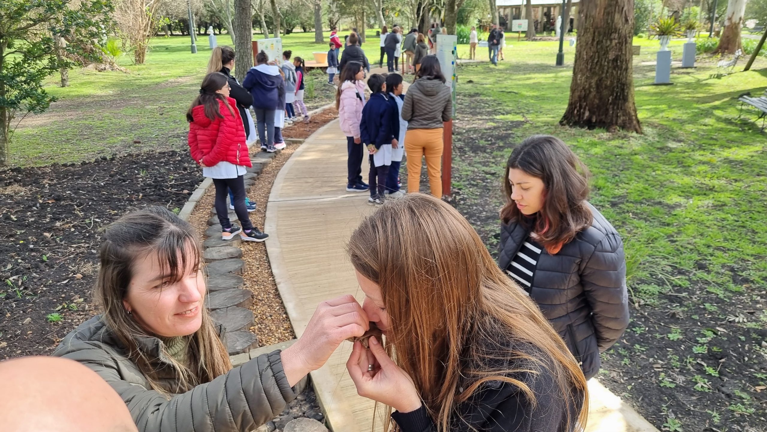 El Museo inauguró un sendero sensorial en la zona del parque