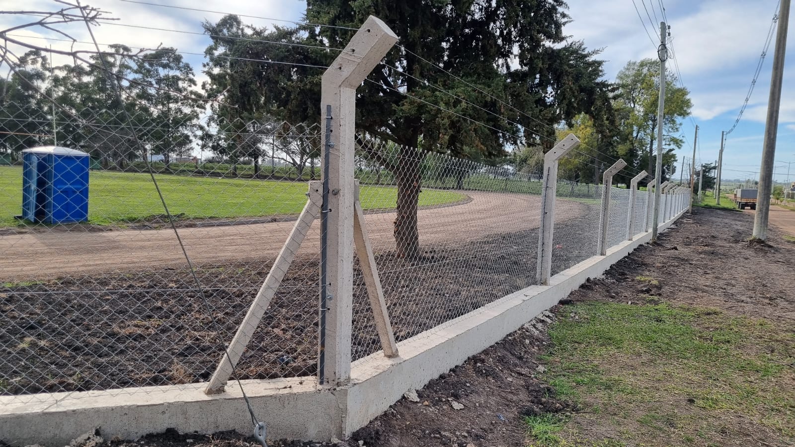 Se culmina hoy con el reemplazo del tejido olímpico en el Polideportivo Municipal