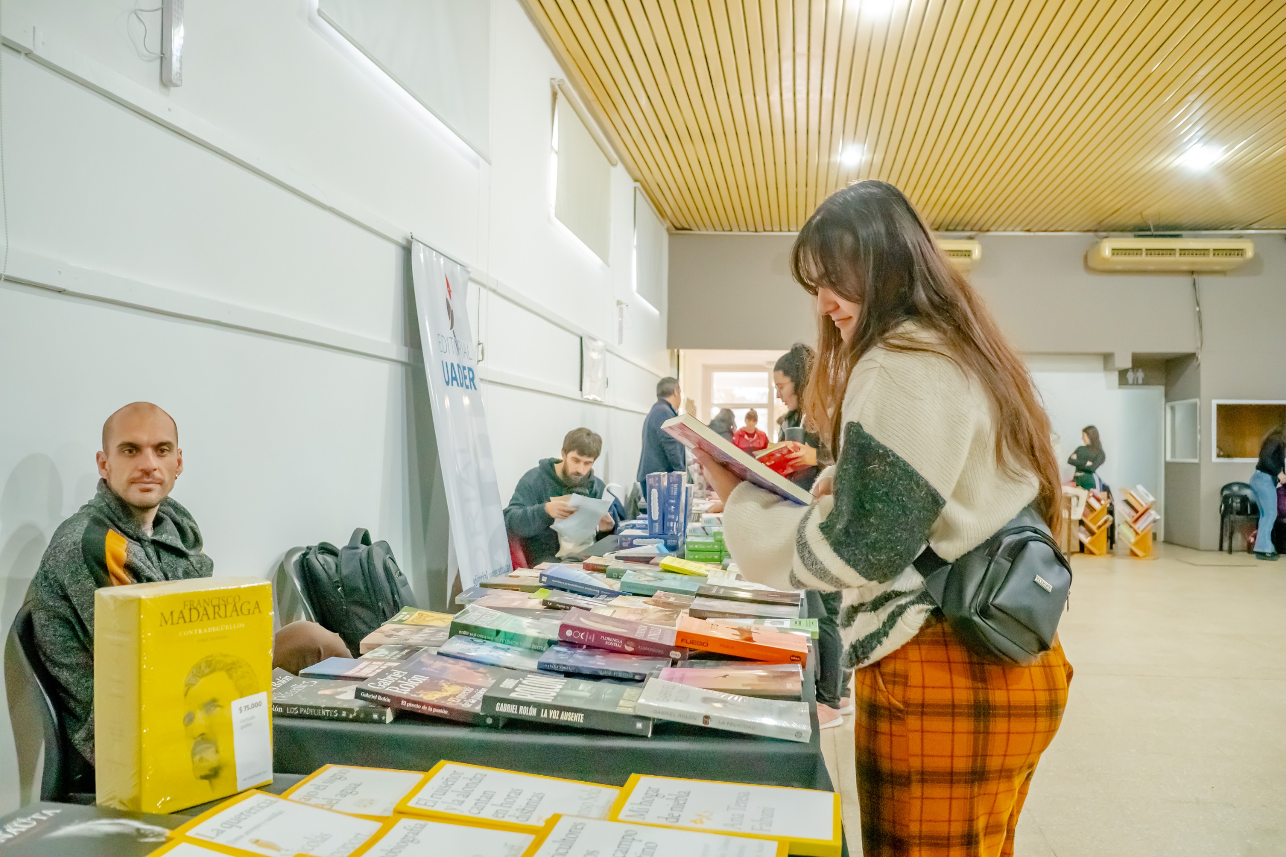 “Mágica. Libros en la plaza” dio cierre a la Semana del Libro elisense