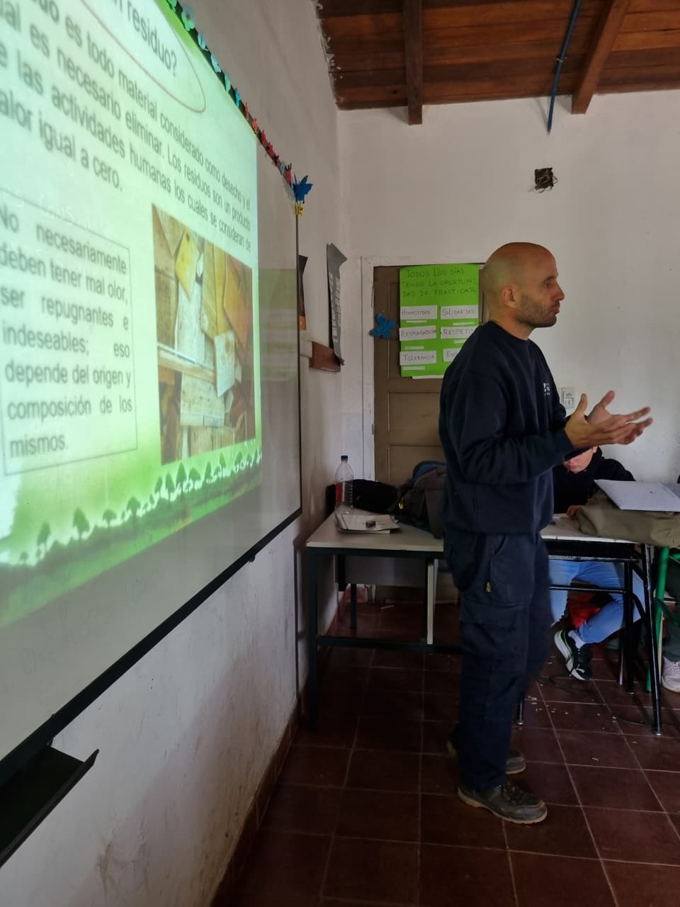 Charla en la Escuela Técnica N° 5 sobre gestión de residuos de obras y construcciones