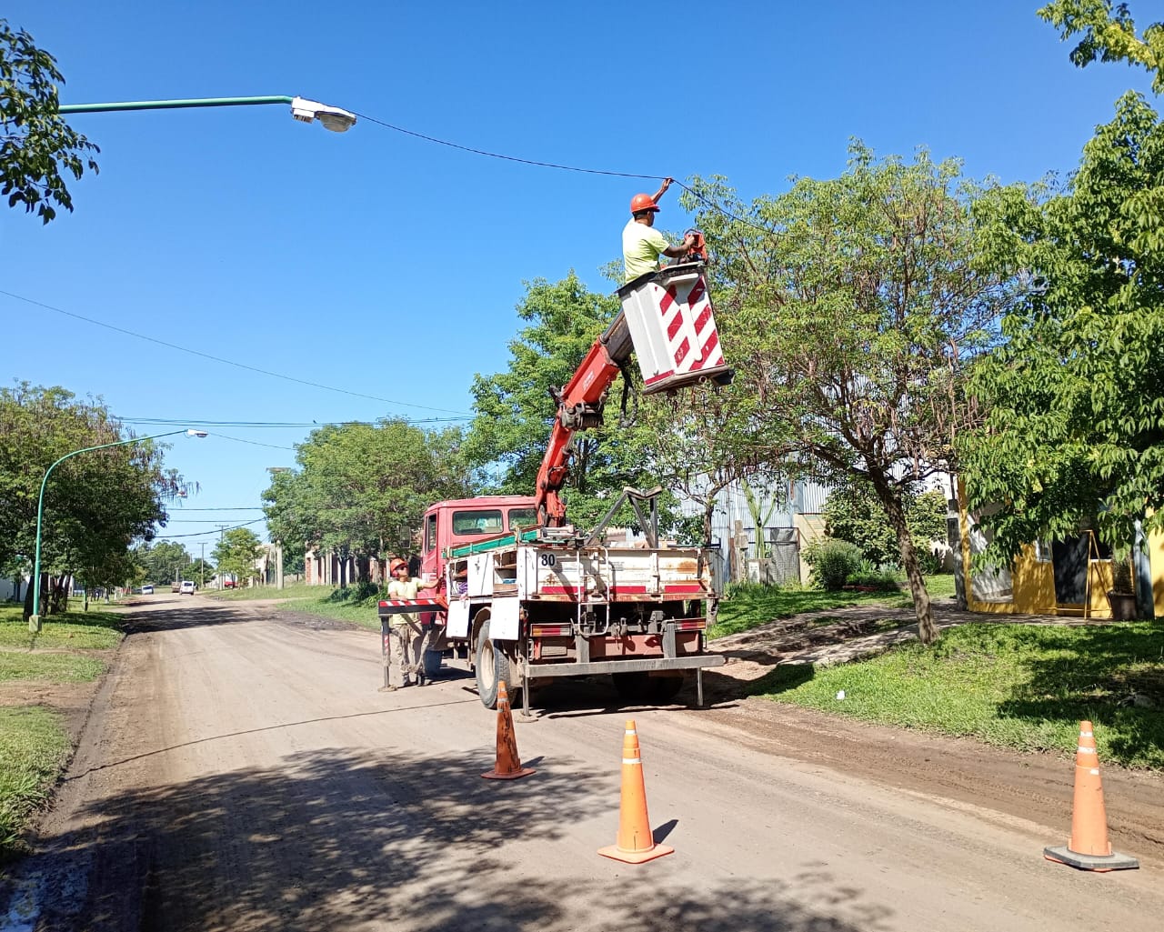 Se finalizaron dos cuadras de alumbrado público