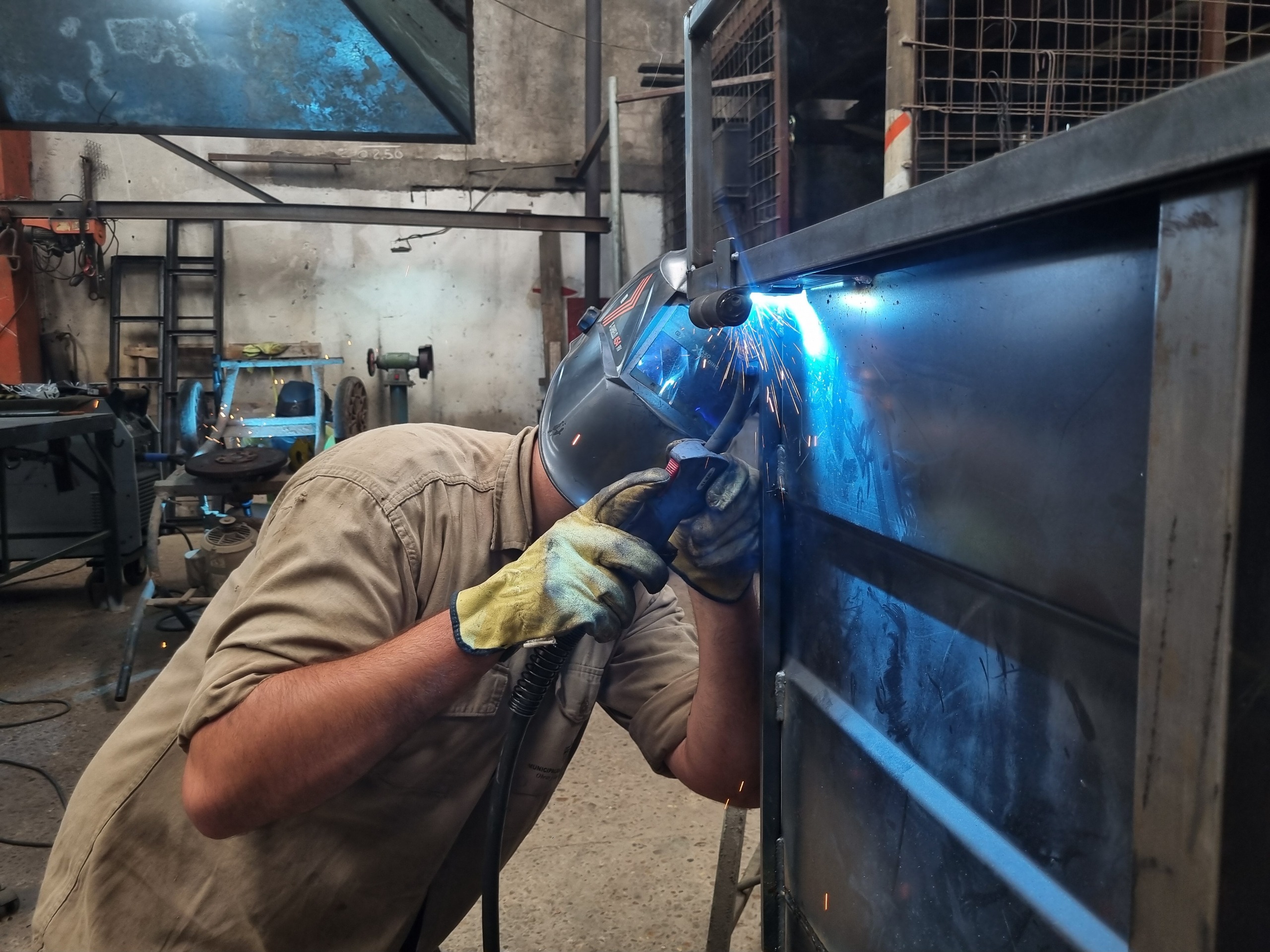 Se realizan trabajos de mecánica y metalúrgica en el corralón municipal