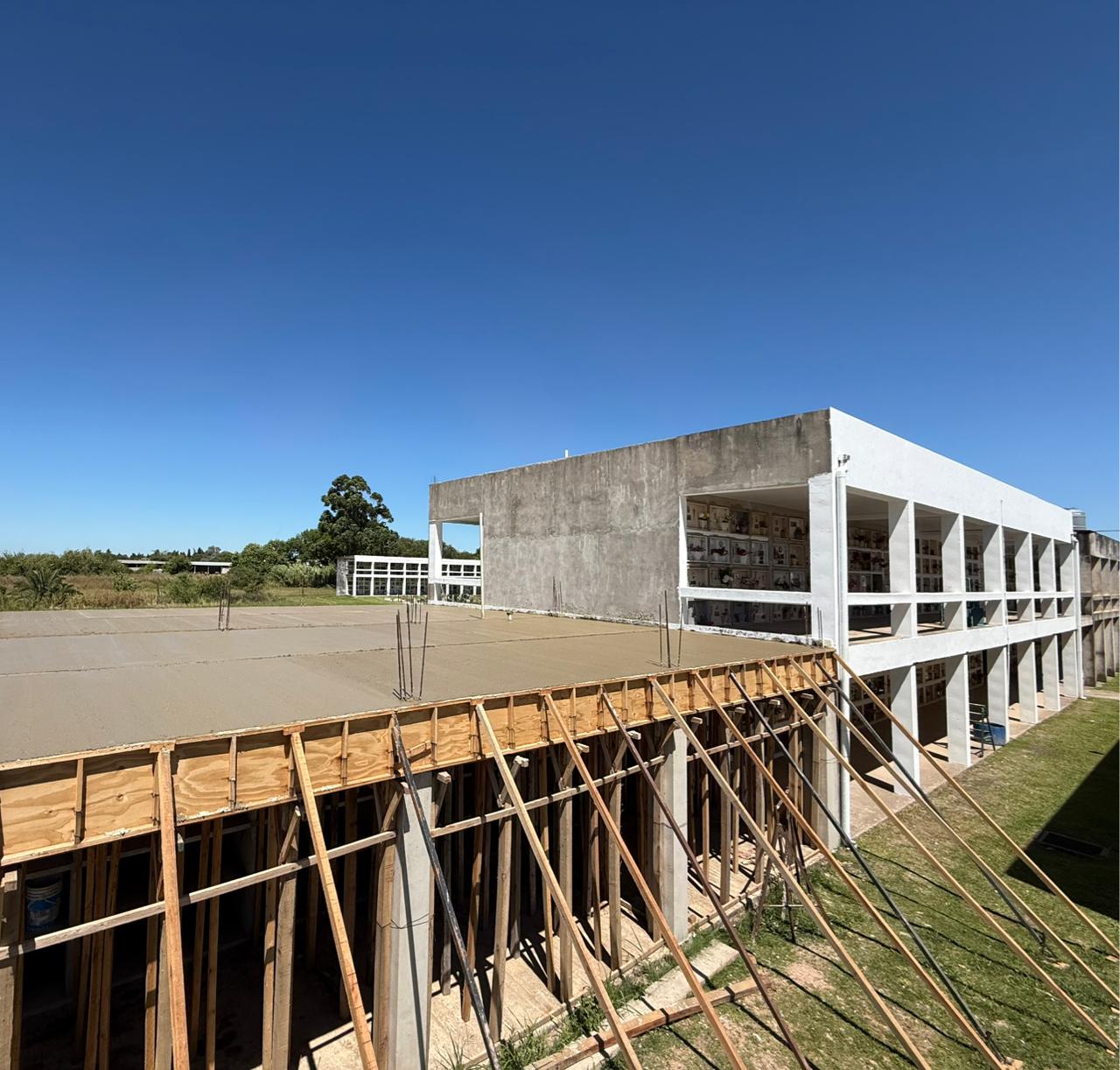 Se avanza en la construcción del nuevo cuerpo de nichos en el Cementerio