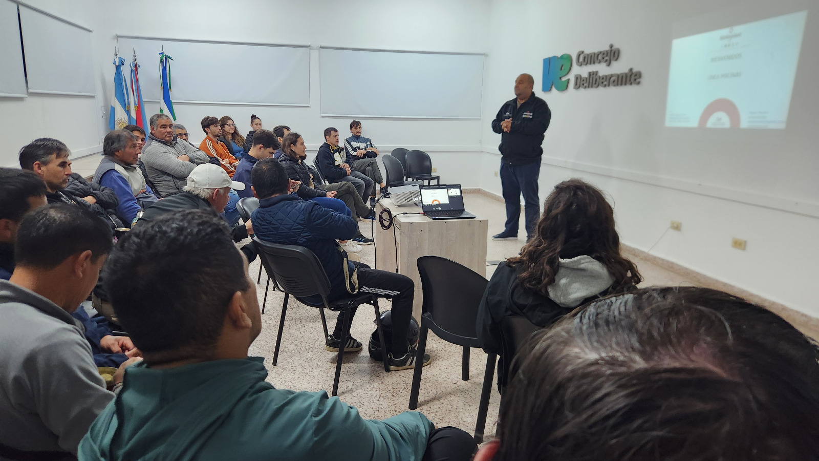 Gran convocatoria tuvo la charla “Técnicas de pintado y repintado de piletas”