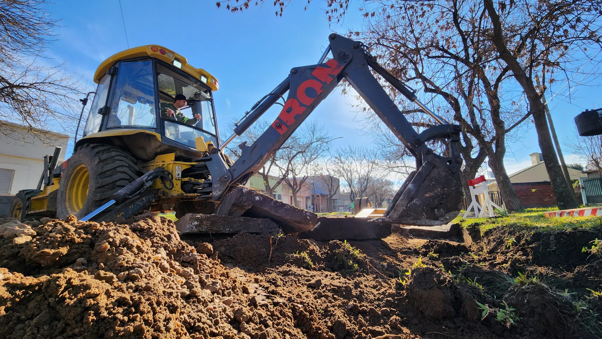Se inicia una nueva obra de adoquines en Villa Elisa
