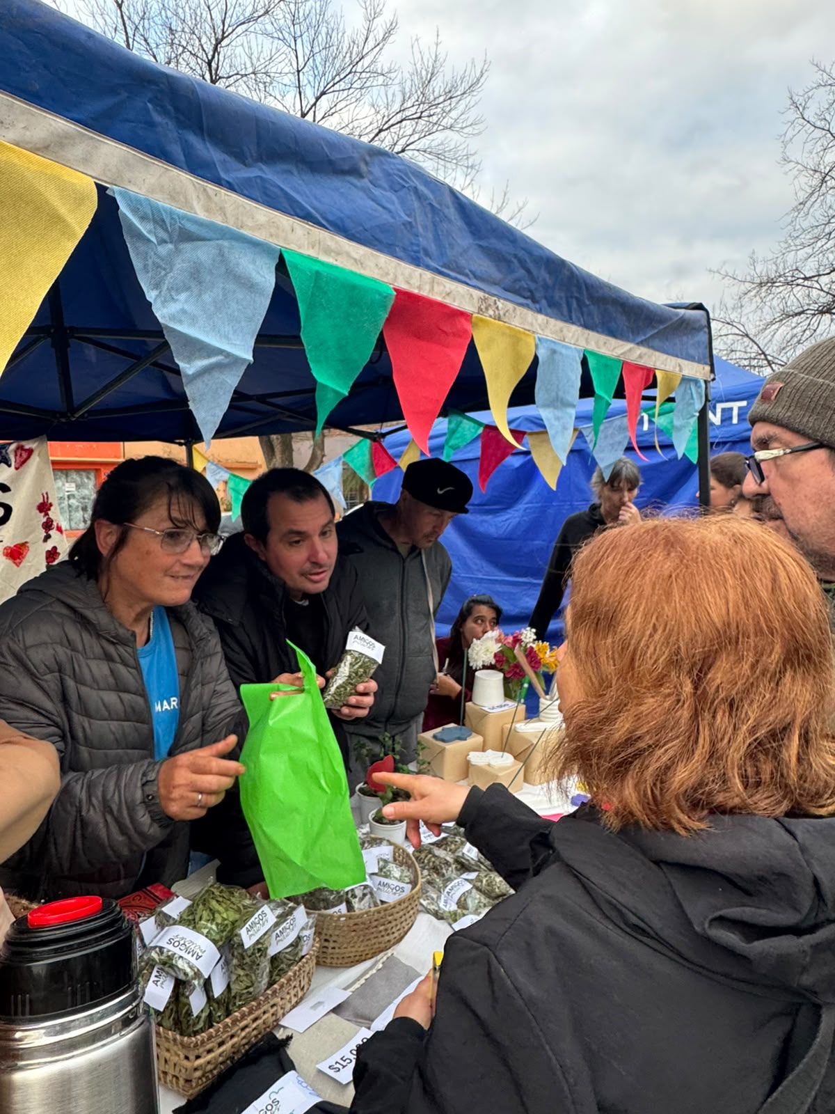 Alumnos del taller “Manos en Acción” participaron por primera vez de la Feria de Emprendedores