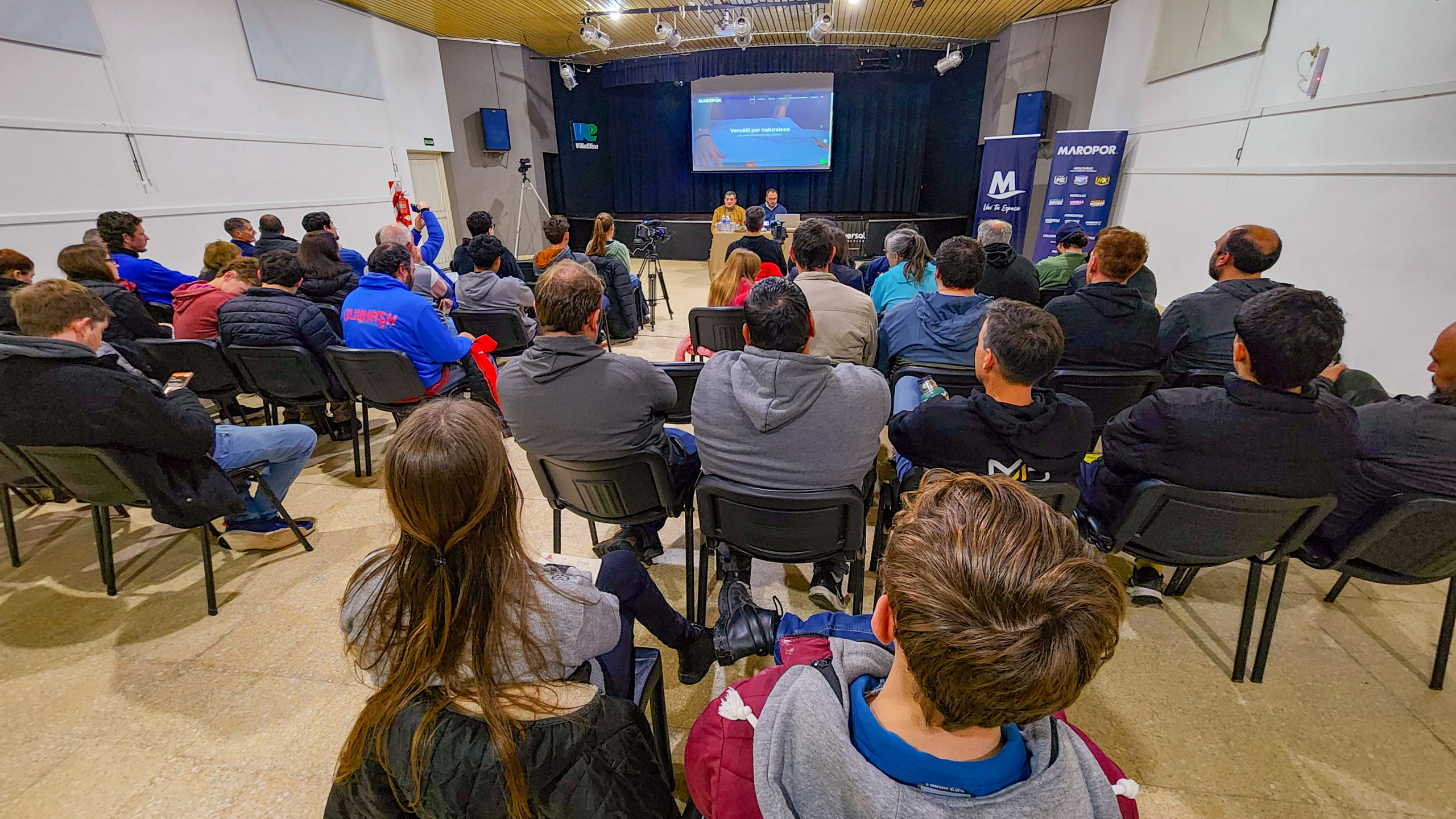 Villa Elisa concretó una charla sobre colocación de cielorrasos de PVC