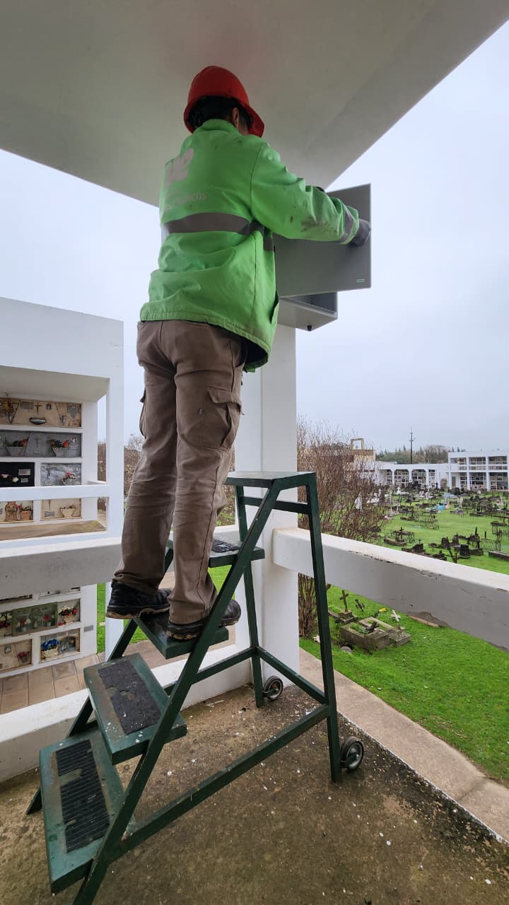 Instalación de cámaras en el cementerio