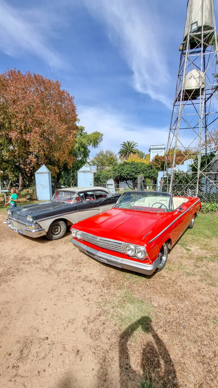 Villa Elisa celebra sus 136 años con una exposición de autos clásicos, antiguos y motos