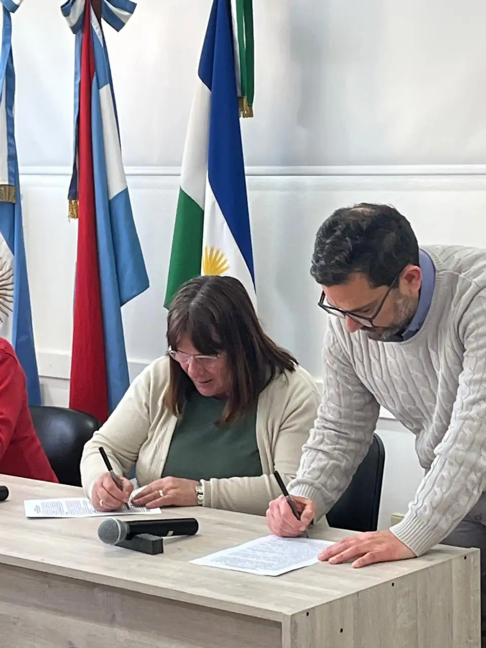 Villa Elisa firmó convenios de asistencia alimentaria con la Provincia
