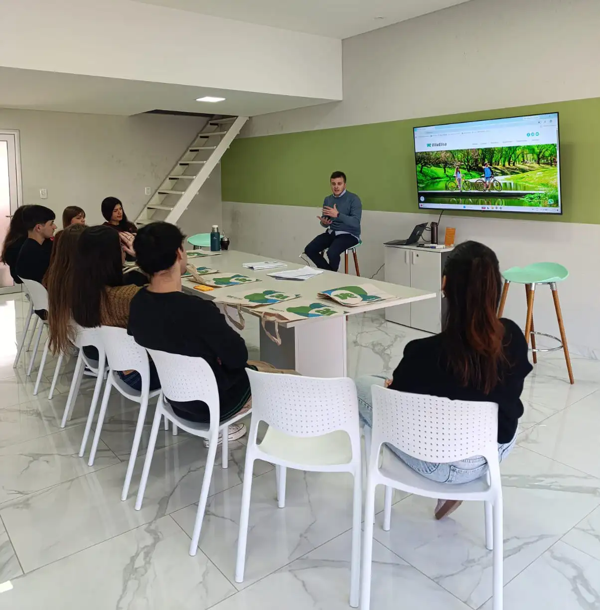 Villa Elisa recibió a estudiantes de la Tecnicatura en Turismo de UADER