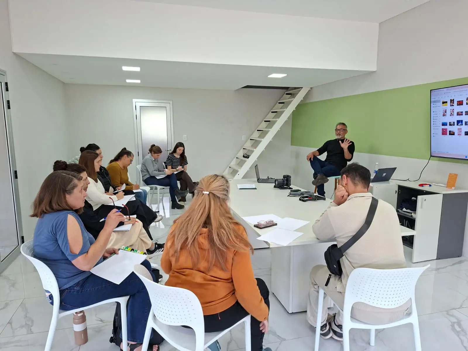 Marca, fotografía, video y marketing para los incubados de Villa Elisa Activa