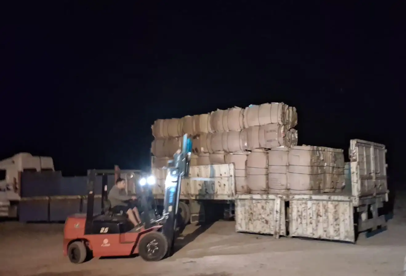 Nueva carga de materiales en Villa Elisa