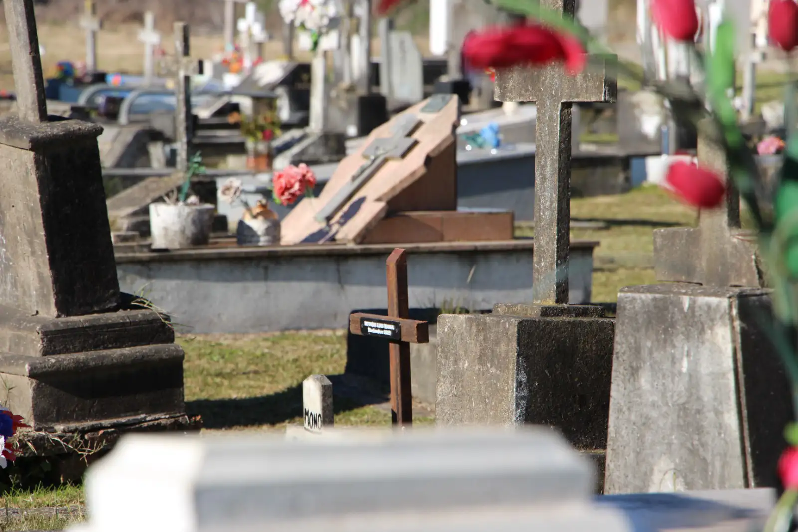 Se comenzaron a colocar identificaciones de fosas en el Cementerio