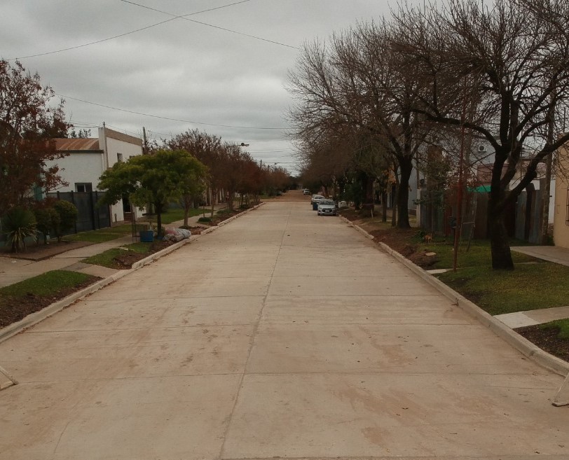 Se prepara la pavimentación de una nueva cuadra con hormigón en el barrio ex Industrias Villa Elisa