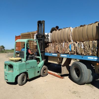 Nueva carga y venta de material reciclado en Villa Elisa