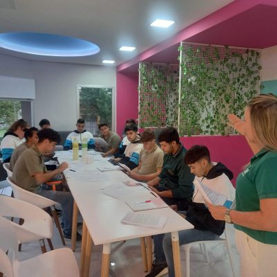 Charla sobre ley de alojamientos turísticos a alumnos de la Esc. Técnica N°5