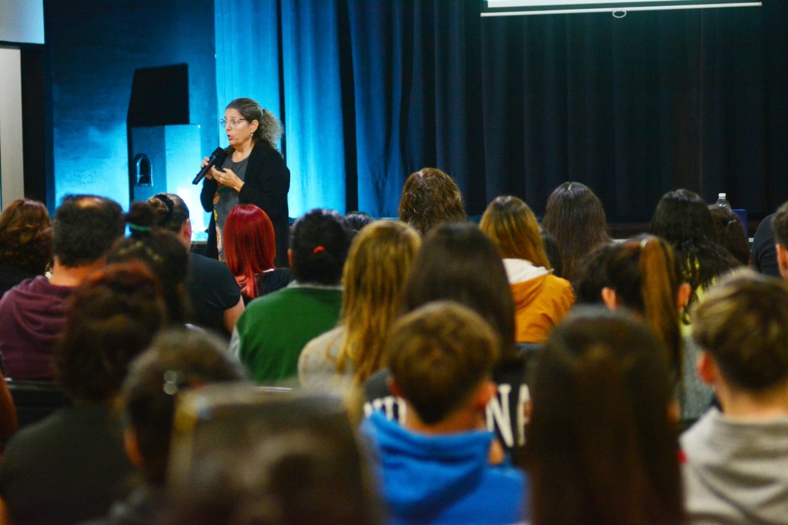 Enriquecedora charla-taller sobre prevención del suicidio adolescente en Villa Elisa⁣
