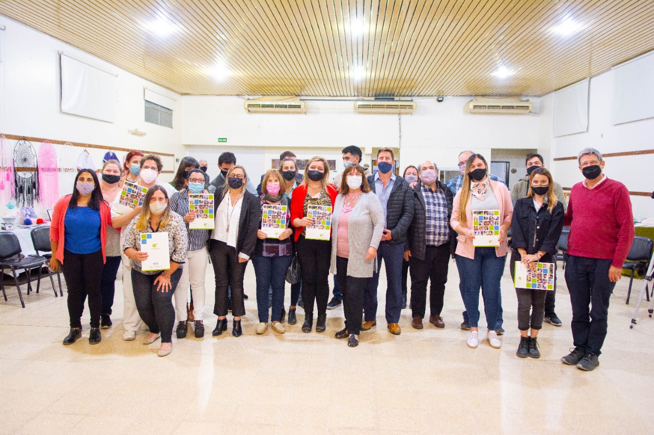 Emprendedores locales recibieron microcréditos de la CONAMI