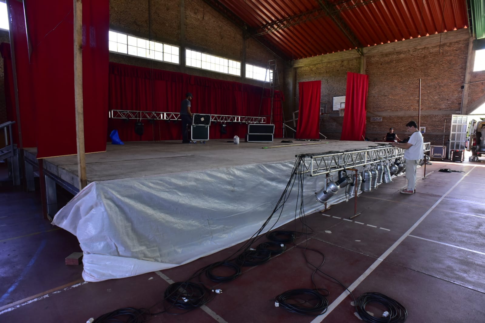 Móvil y de fácil armado, así es el nuevo escenario para eventos de Villa Elisa