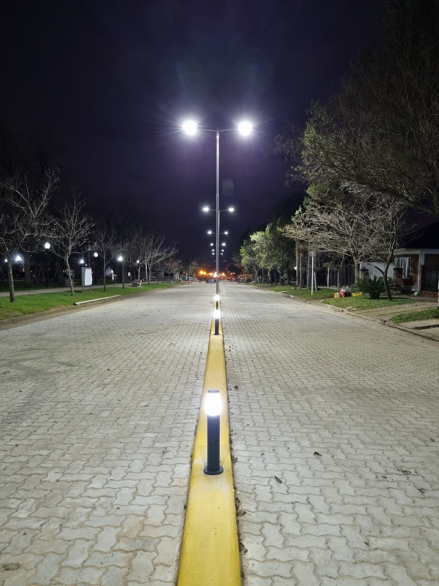 Luz LED para la primera cuadra de Avenida Libertad
