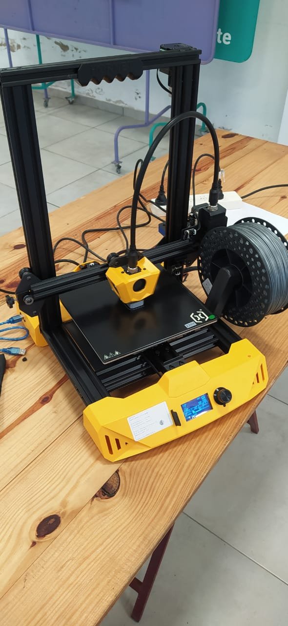Tras resultar seleccionado en una convocatoria, el Punto Digital de Villa Elisa recibió una impresora 3D