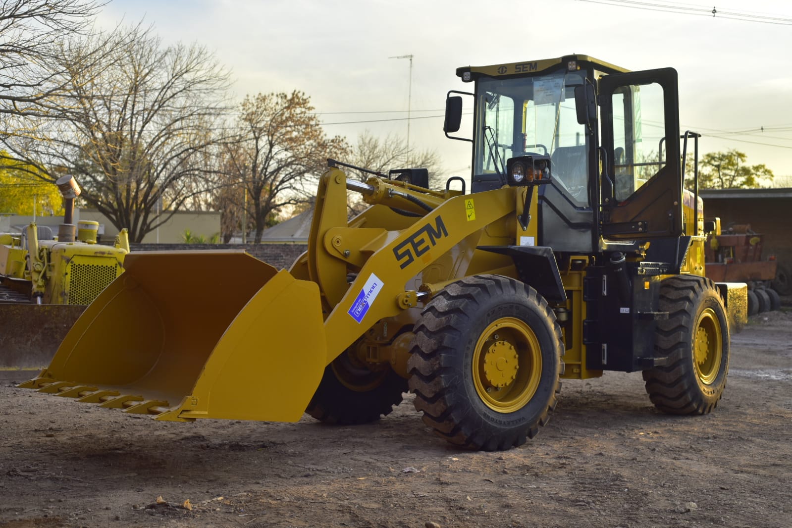 Llegó la máquina adquirida por el Municipio para el trabajo de Obras Públicas