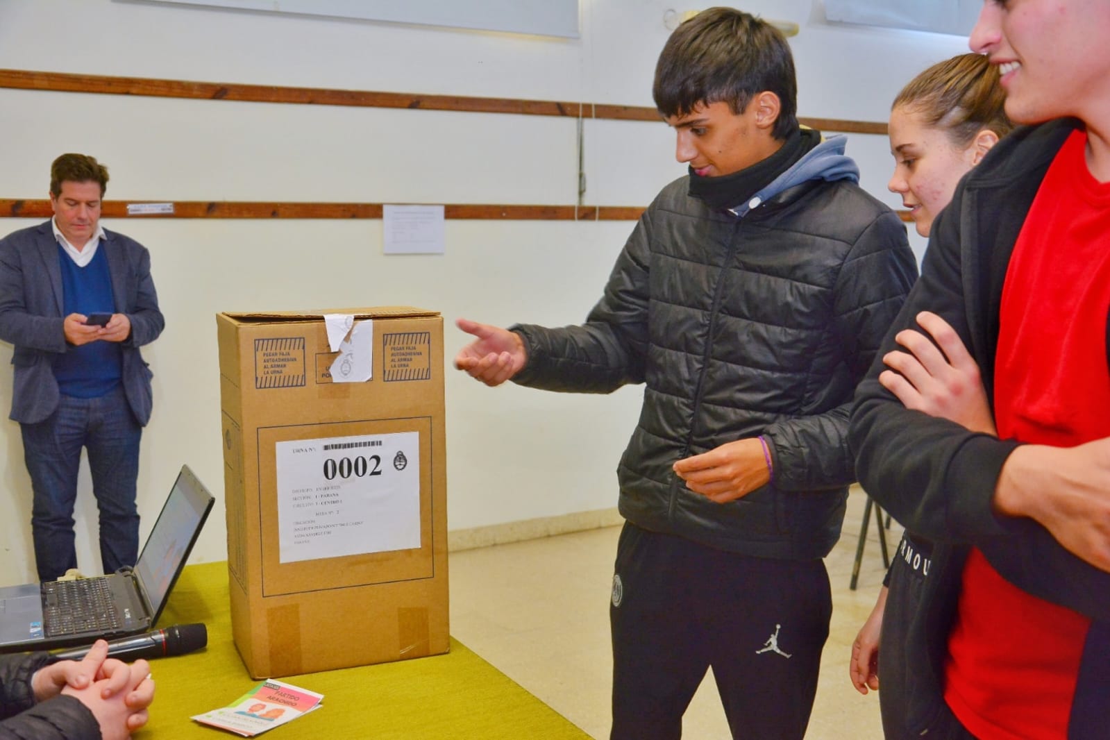 Adolescentes de Villa Elisa fortalecieron su saber democrático y participativo