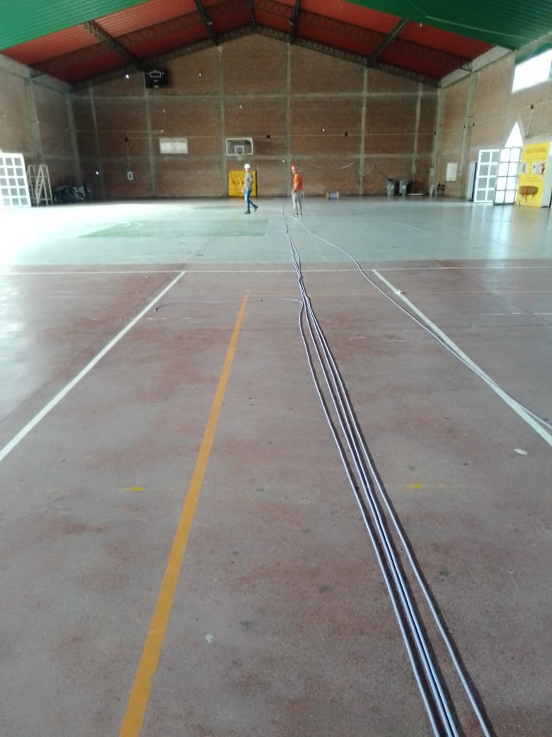 Se avanza en la mejora integral de la iluminación en el gimnasio del Polideportivo Municipal