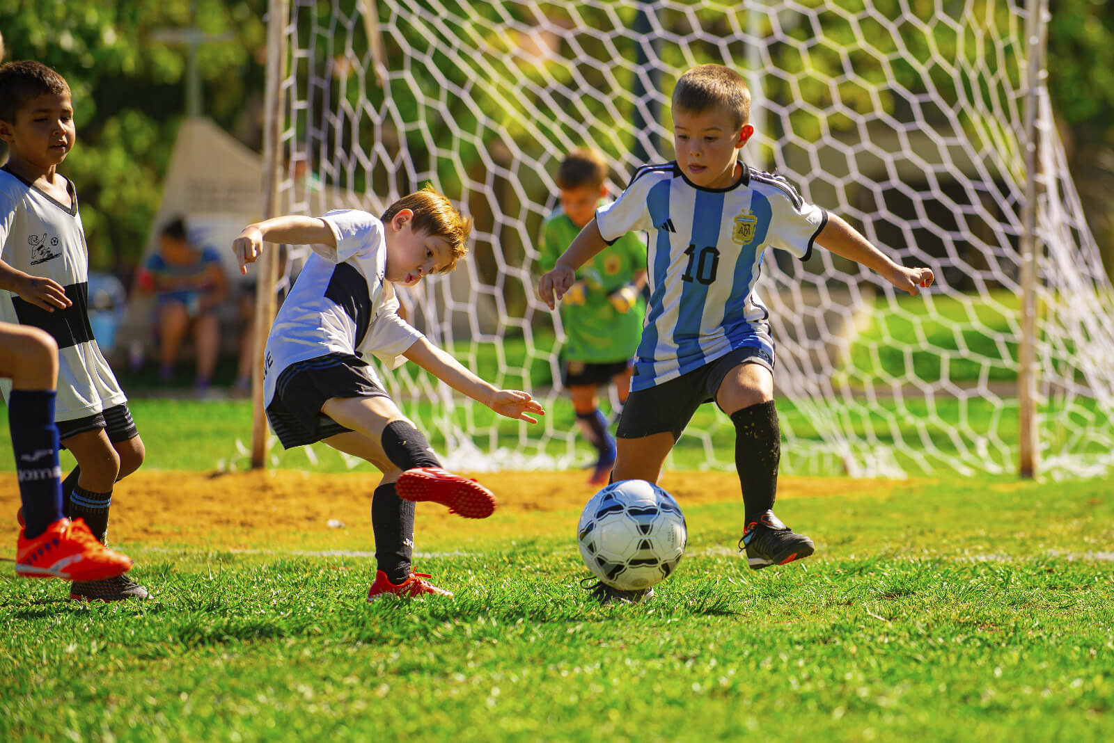 Una tarde repleta de fútbol y diversión en Plaza Moreno
