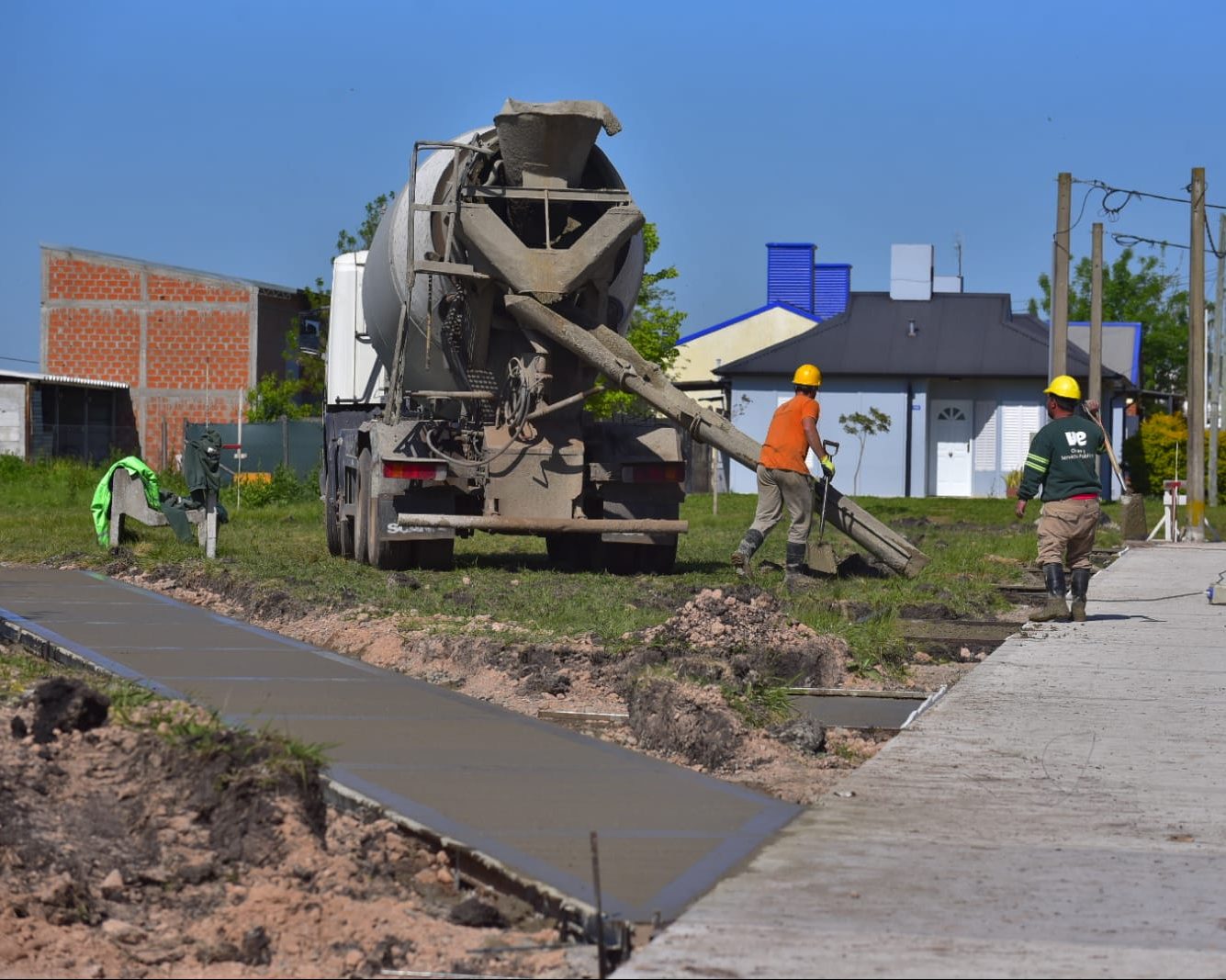 Más veredas para la nueva plaza de calle Pueyrredón