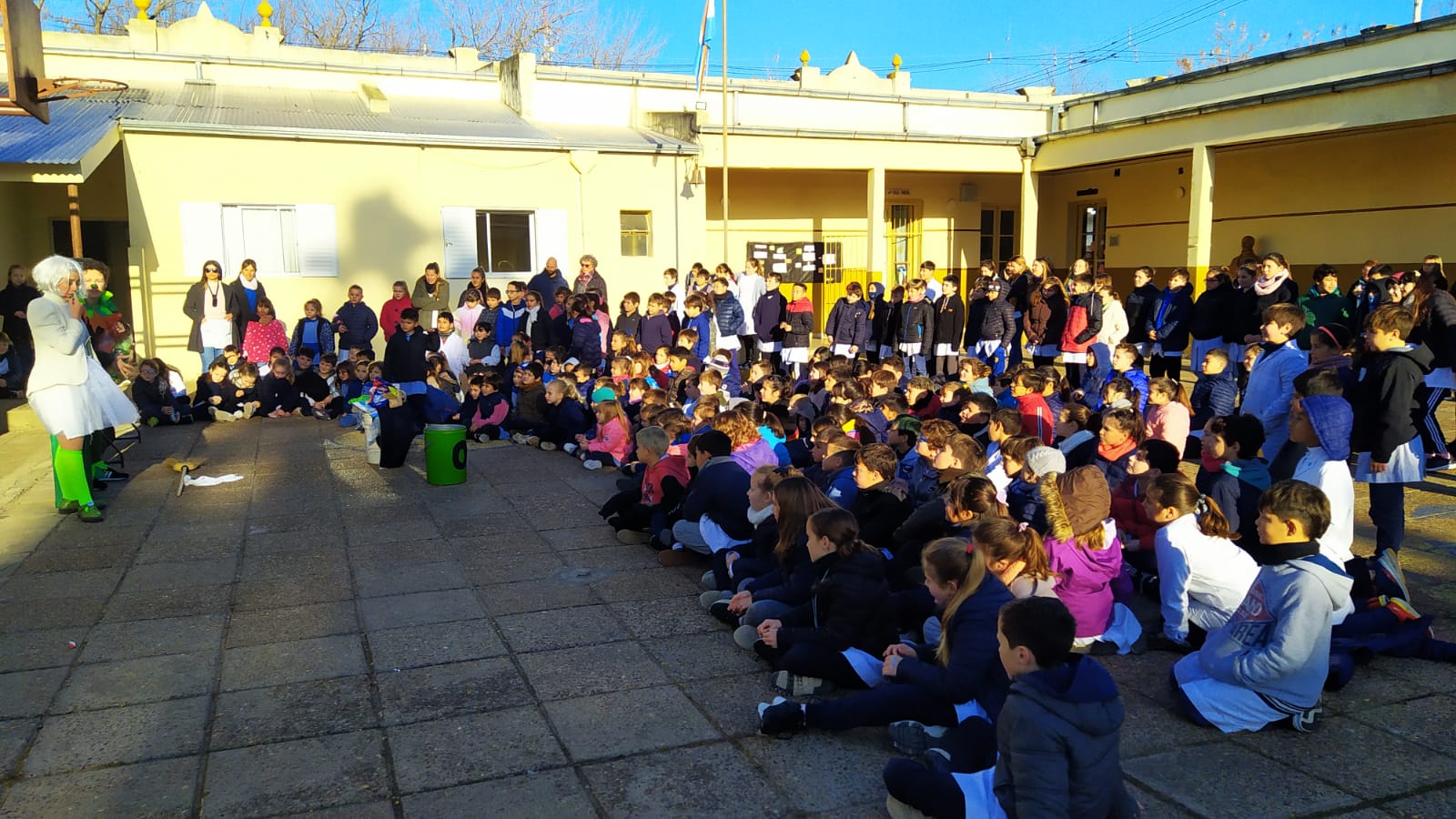 A través del teatro, inició una nueva campaña de educación ambiental en escuelas de Villa Elisa